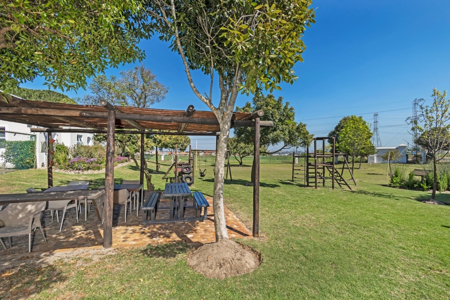 3 Bedroom Property for Sale in Zevenzicht Western Cape